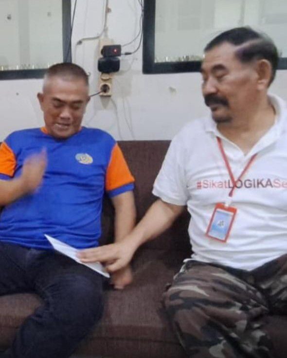 Dari Kursi Kekuasaan Berakhir di Jeruji Besi Penjara. Siswandi Jenguk Sahabatnya di Tahanan.