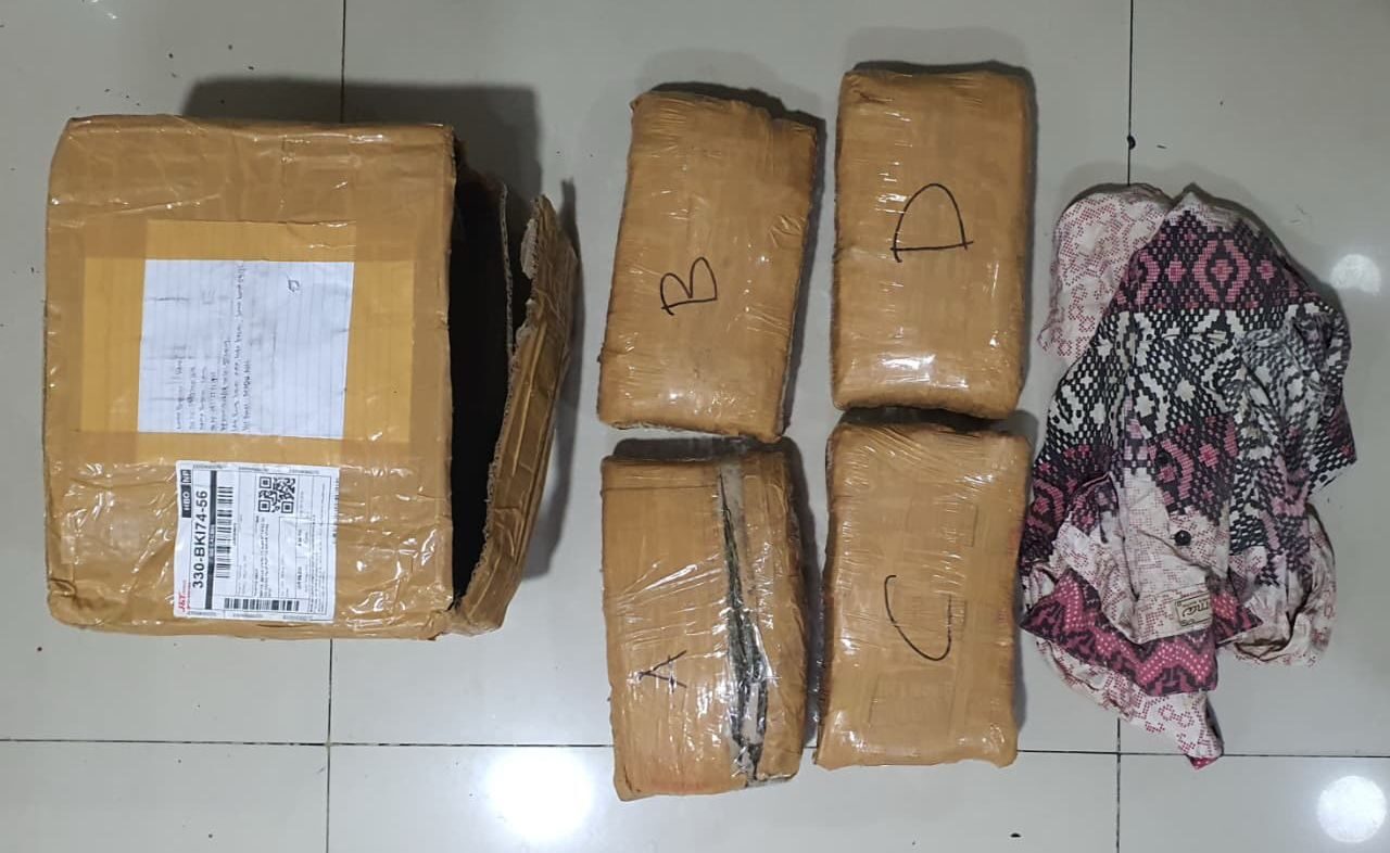 Ditresnarkoba Polda Metro Jaya Tangkap Pria Bawa 4,1 Kg Ganja