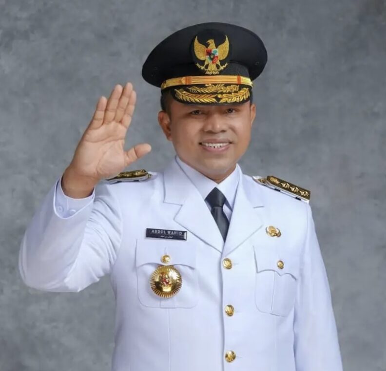 OTT Gubernur Riau: Belum Tobat Juga Sang Gubernur